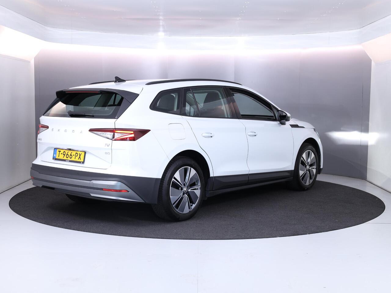 Skoda Enyaq iV 60 180 pk | SOH 93% | Navigatie | Parkeersensoren | Achteruitrijcamera | LED koplampen | Lichtmetalen velgen 19" | Apple Carplay/Android Auto |