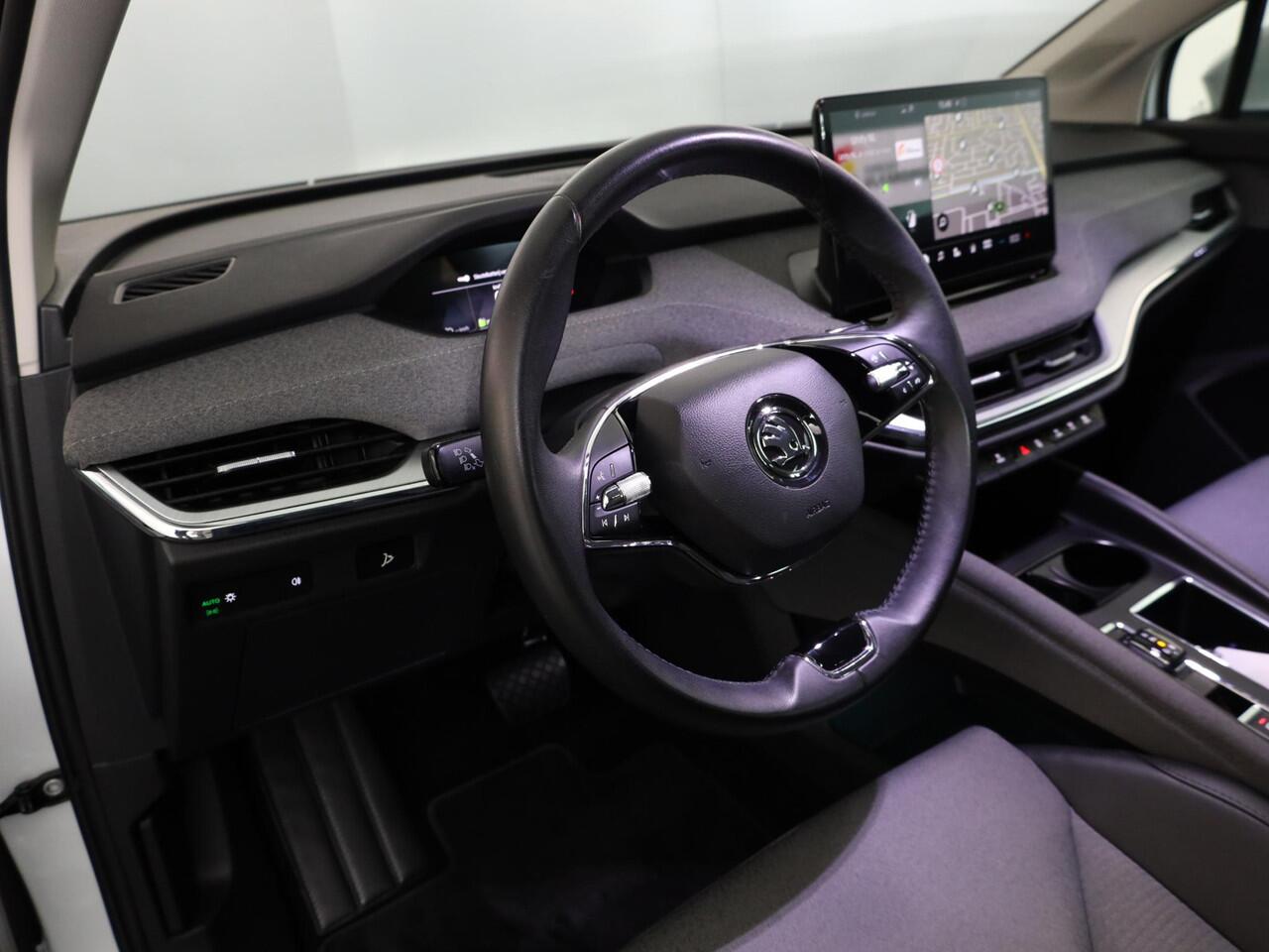 Skoda Enyaq iV 60 180 pk | SOH 93% | Navigatie | Parkeersensoren | Achteruitrijcamera | LED koplampen | Lichtmetalen velgen 19" | Apple Carplay/Android Auto |