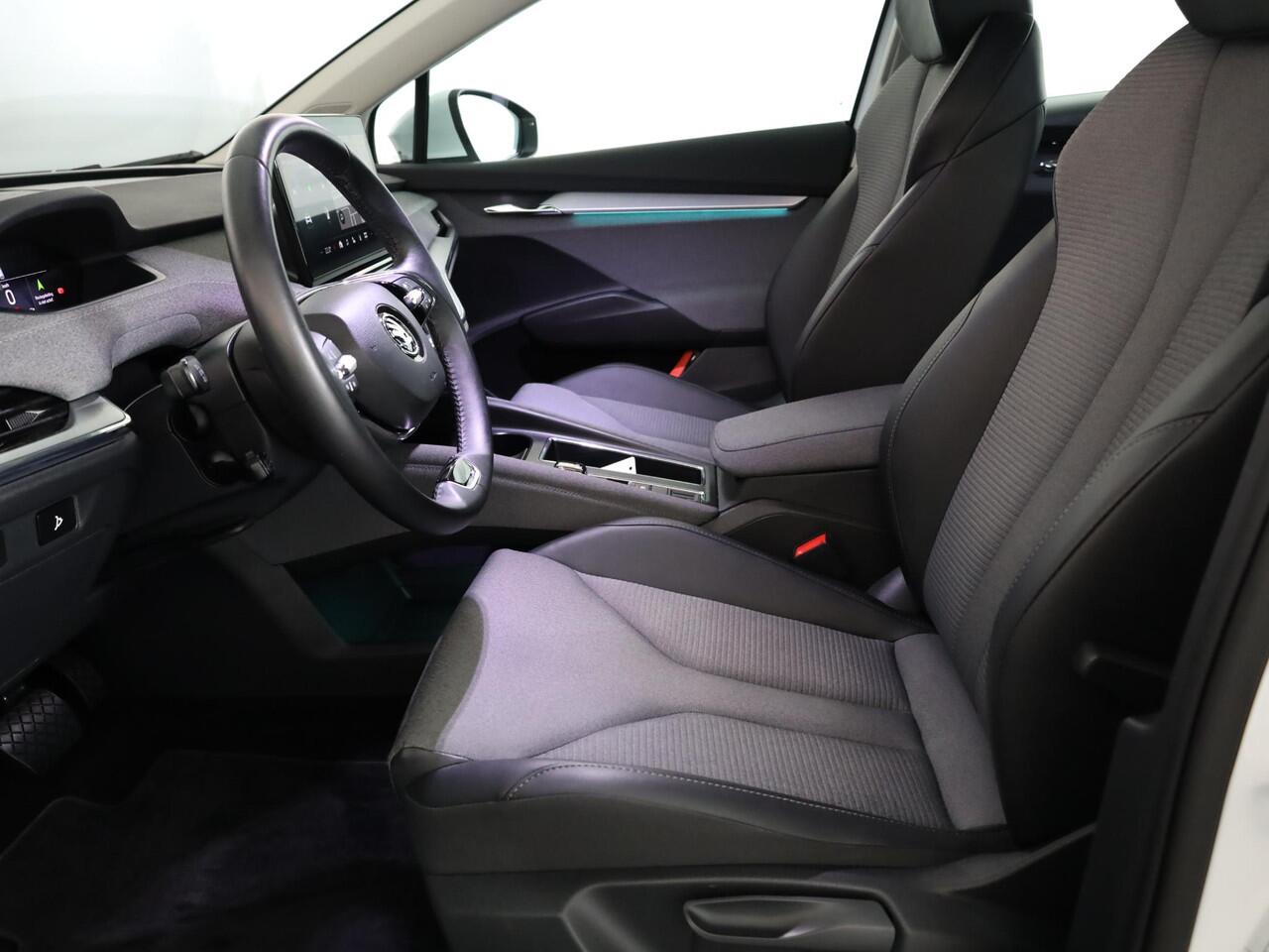 Skoda Enyaq iV 60 180 pk | SOH 93% | Navigatie | Parkeersensoren | Achteruitrijcamera | LED koplampen | Lichtmetalen velgen 19" | Apple Carplay/Android Auto |