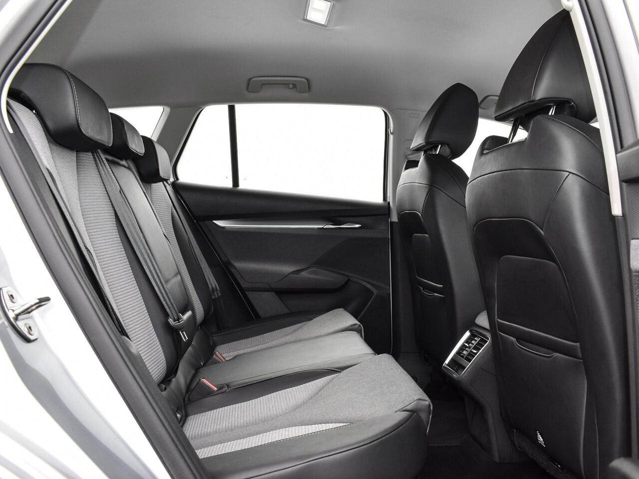 Skoda Enyaq iV 60 180pk · Apple/Android Car Play · Camera · Navigatie · P-Sensoren · Cruise Control · LED Koplampen · 19'' Inch ·