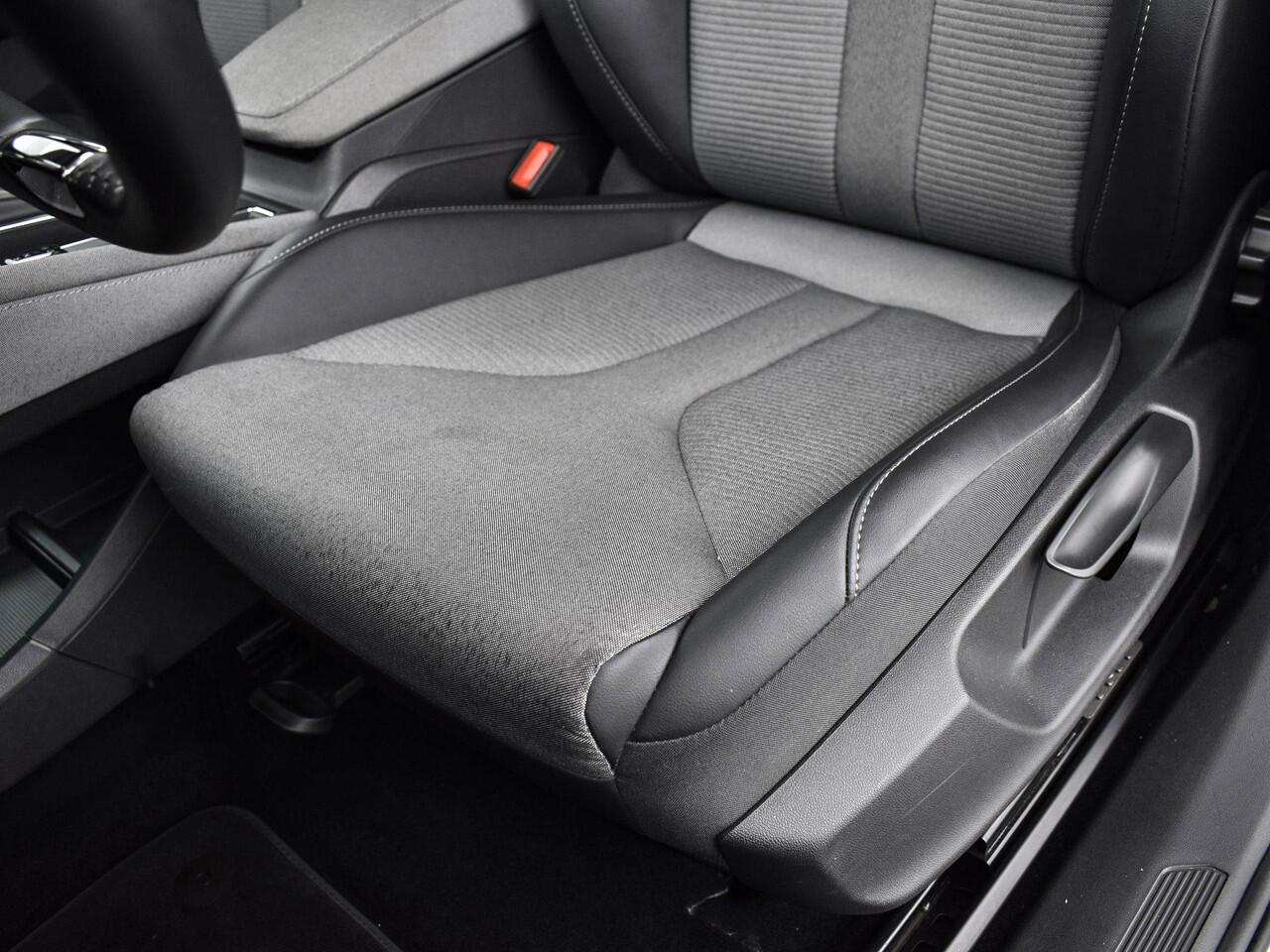 Skoda Enyaq iV 60 180pk · Apple/Android Car Play · Camera · Navigatie · P-Sensoren · Cruise Control · LED Koplampen · 19'' Inch ·