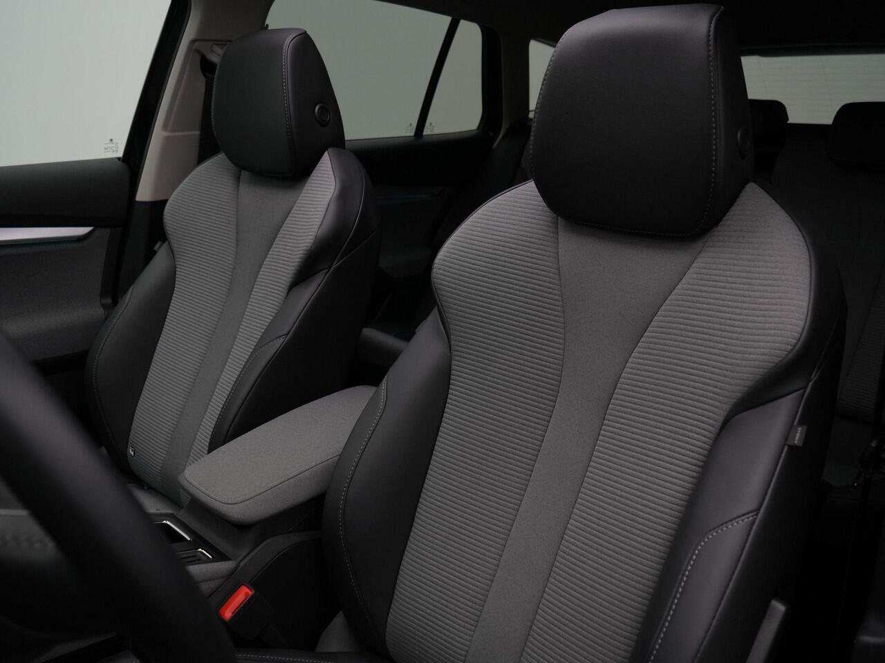 Skoda Enyaq iV 50 148 pk Selection | Panoramadak | Leder/stof | Navigatie | Stoelverwarming | Parkeersensoren achter