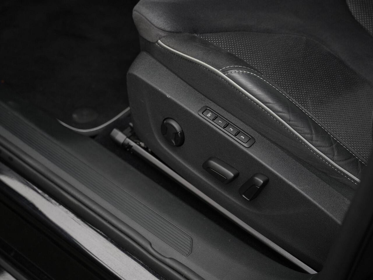 Skoda Enyaq iV 60 180 pk Sportline | Matrix LED | Stuur-/stoelverwarming | Geheugenstoel | Leder/alcantara | Navigatie