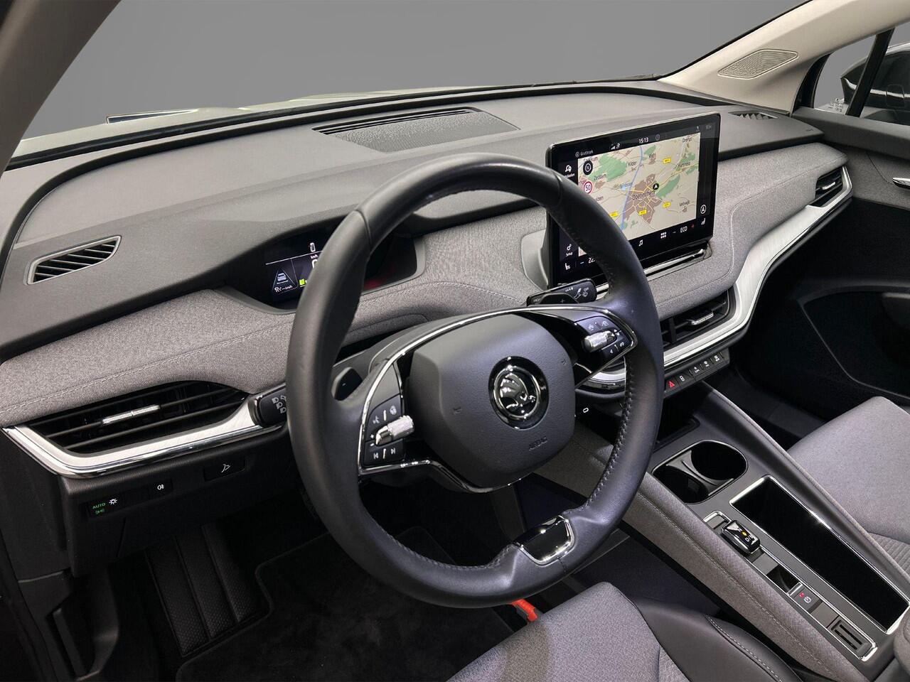 Skoda Enyaq iV Coupé 60 Business Edition Plus 180pk Automaat Panoramadak, Adaptive cruise control, Navigatie, Achteruitrijcamera, Stoelverwarming, Stuurwiel verwarmd, LED koplampen
