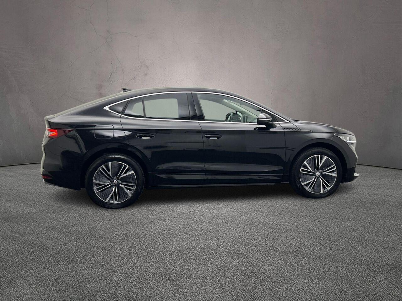 Skoda Enyaq iV Coupé 60 Business Edition Plus 180pk Automaat Panoramadak, Adaptive cruise control, Navigatie, Achteruitrijcamera, Stoelverwarming, Stuurwiel verwarmd, LED koplampen