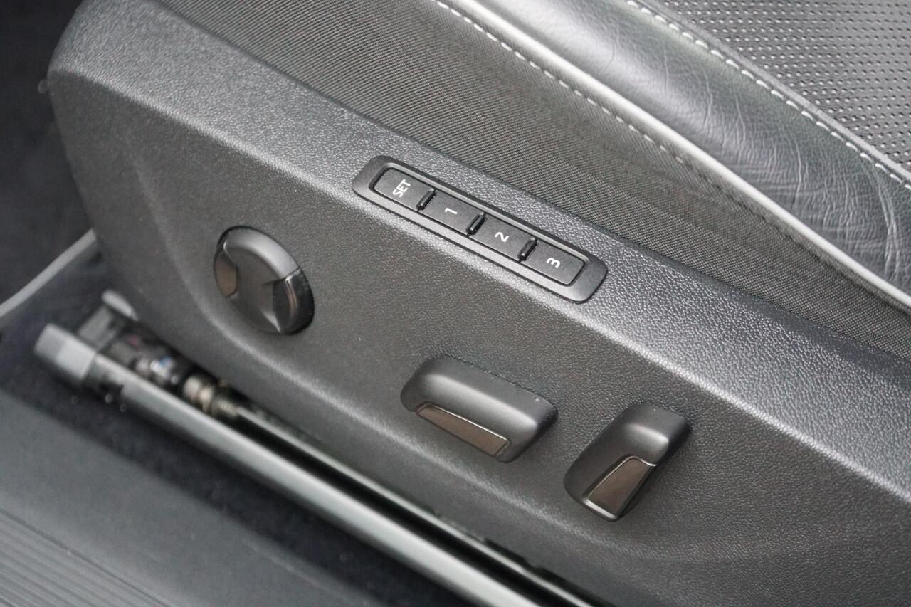 Skoda Enyaq iV Coupé 60 Sportline + PANORAMA / SPORTSTOELEN /