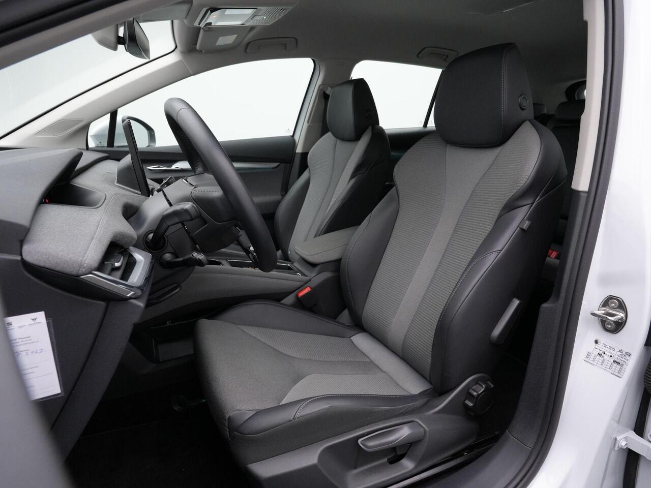 Skoda Enyaq iV 60 180 pk Selection | Achteruitrijcamera | Adaptive Cruise | Navigatie | Leder/stof | Carplay