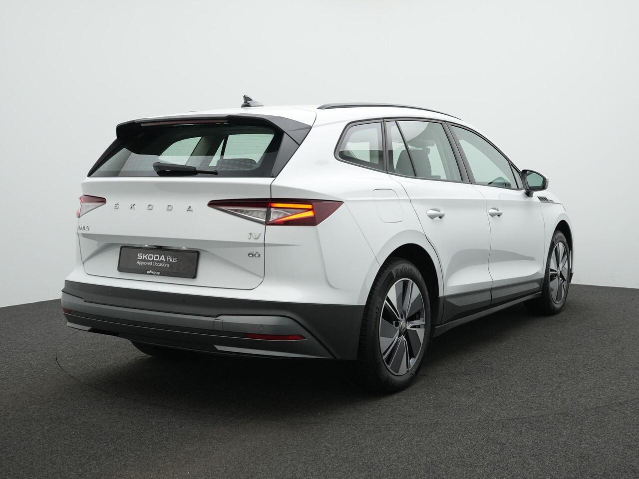 Skoda Enyaq iV 60 180 pk Selection | Achteruitrijcamera | Adaptive Cruise | Navigatie | Leder/stof | Carplay