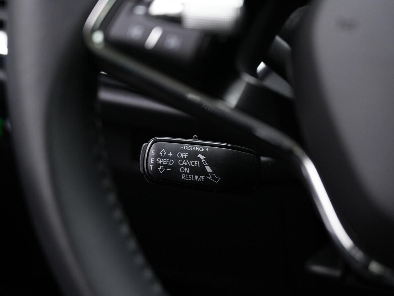 Skoda Enyaq iV 60 180 pk Selection | Achteruitrijcamera | Adaptive Cruise | Navigatie | Leder/stof | Carplay