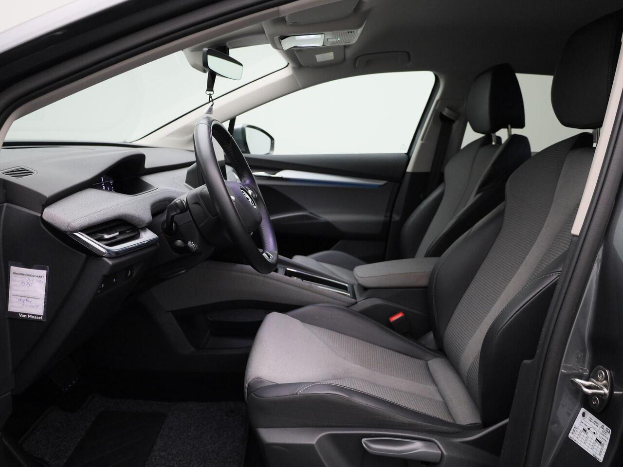 Skoda Enyaq iV 60 | Climate Control / ECC | Licht metalen velgen 20inch | Cruise control Standaard | Connectiviteit af fabriek | Navigatie | Half lederen bekleding | LED koplampen | Park Distance Control voor en achter | Achteruitrijcamera | Dakrailing |