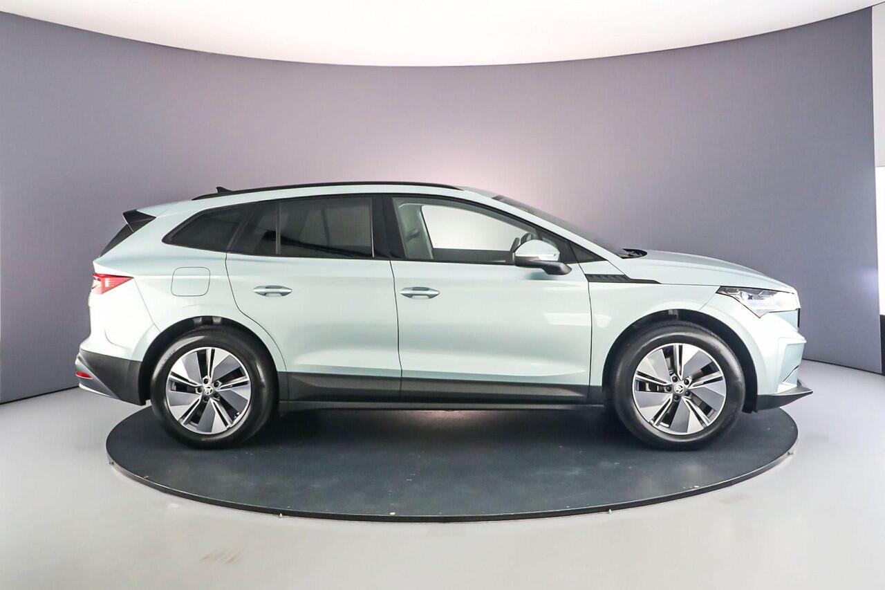 Skoda Enyaq iV 60 Business Edition Plus 180pk Automaat Panoramadak, Adaptive cruise control, Achteruitrijcamera, LED matrix koplampen, Stoelverwarming, Elektrische achterklep