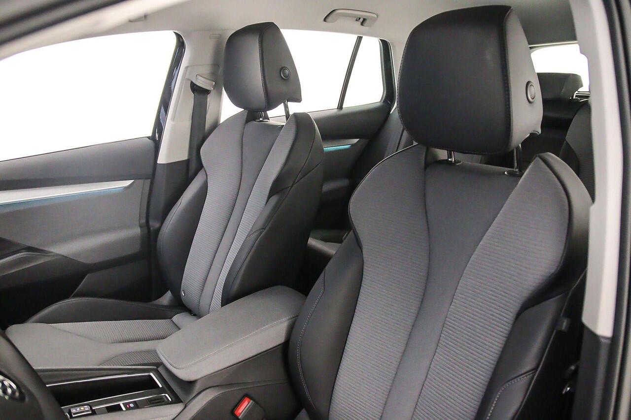 Skoda Enyaq iV 60 Selection 180pk Automaat Adaptive cruise control, Navigatie, Achteruitrijcamera, LED koplampen, Airco, Parkeersensoren, DAB, Radio, Bluetooth