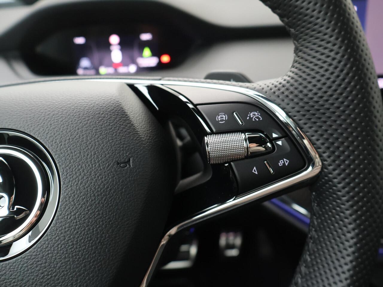 Skoda Enyaq iV 60 Sportline 180 pk Navigatie | CANTON geluidssysteem | Apple Carplay/Android Auto | Crystal Face | 20" lichtmetalen velgen |