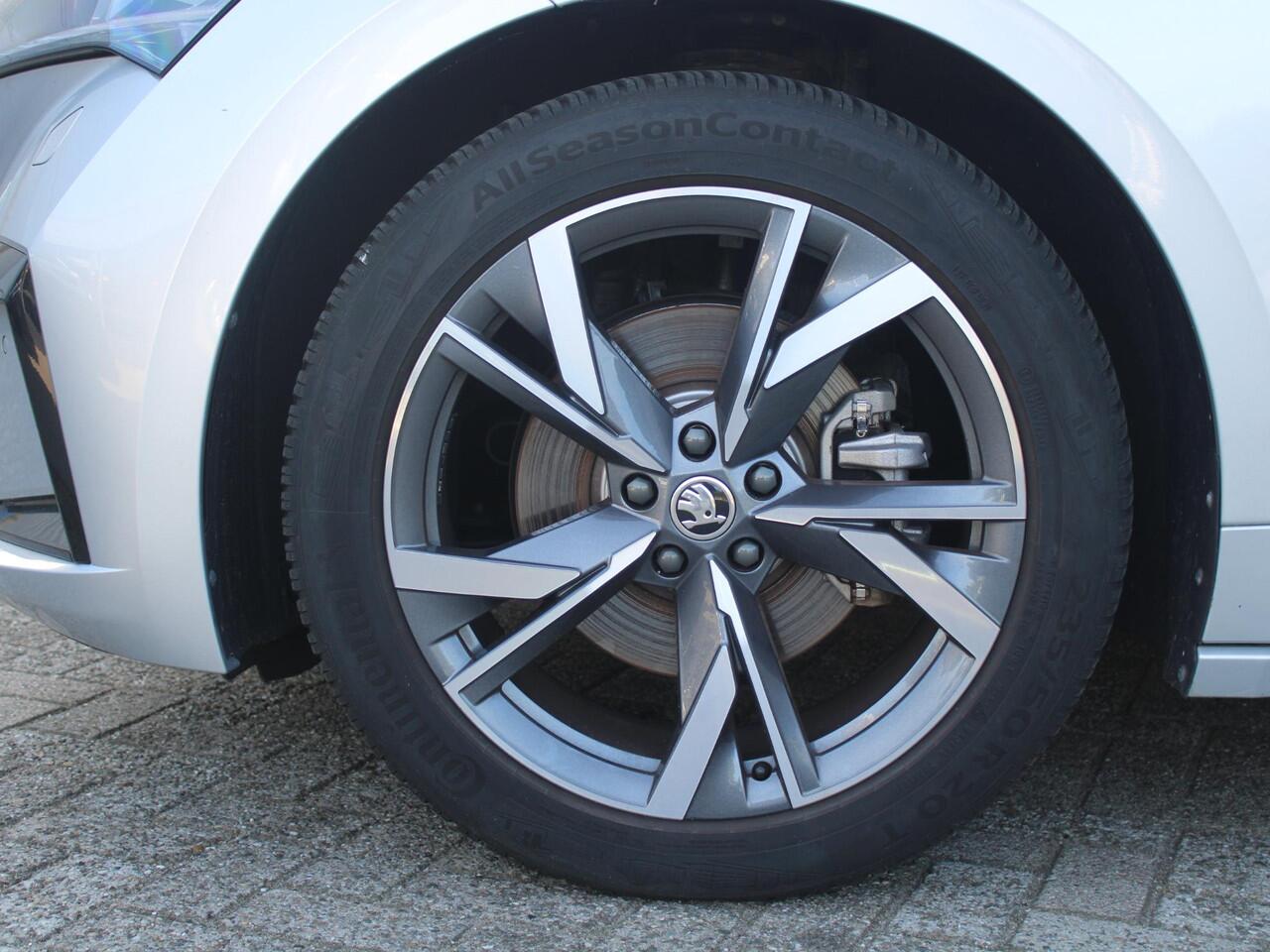 Skoda Enyaq iV 60 Sportline | TREKHAAK WEGKLAPBAAR | NAVIGATIE | ACHTERUITRIJCAMERA |