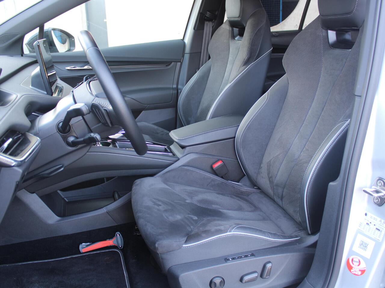 Skoda Enyaq iV 60 Sportline | TREKHAAK WEGKLAPBAAR | NAVIGATIE | ACHTERUITRIJCAMERA |