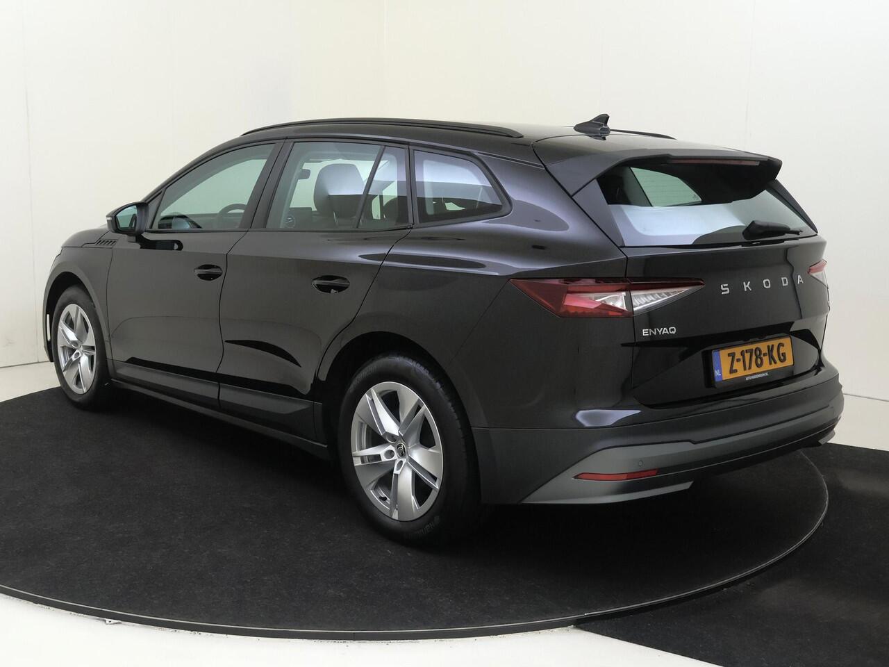 Skoda Enyaq iV 60 Selection | Navigatie | Achteruitrijcamera | Cruise control | CarPlay | Voorklimatisering | Sfeerverlichting | Elektrisch inklapbare buitenspiegels |