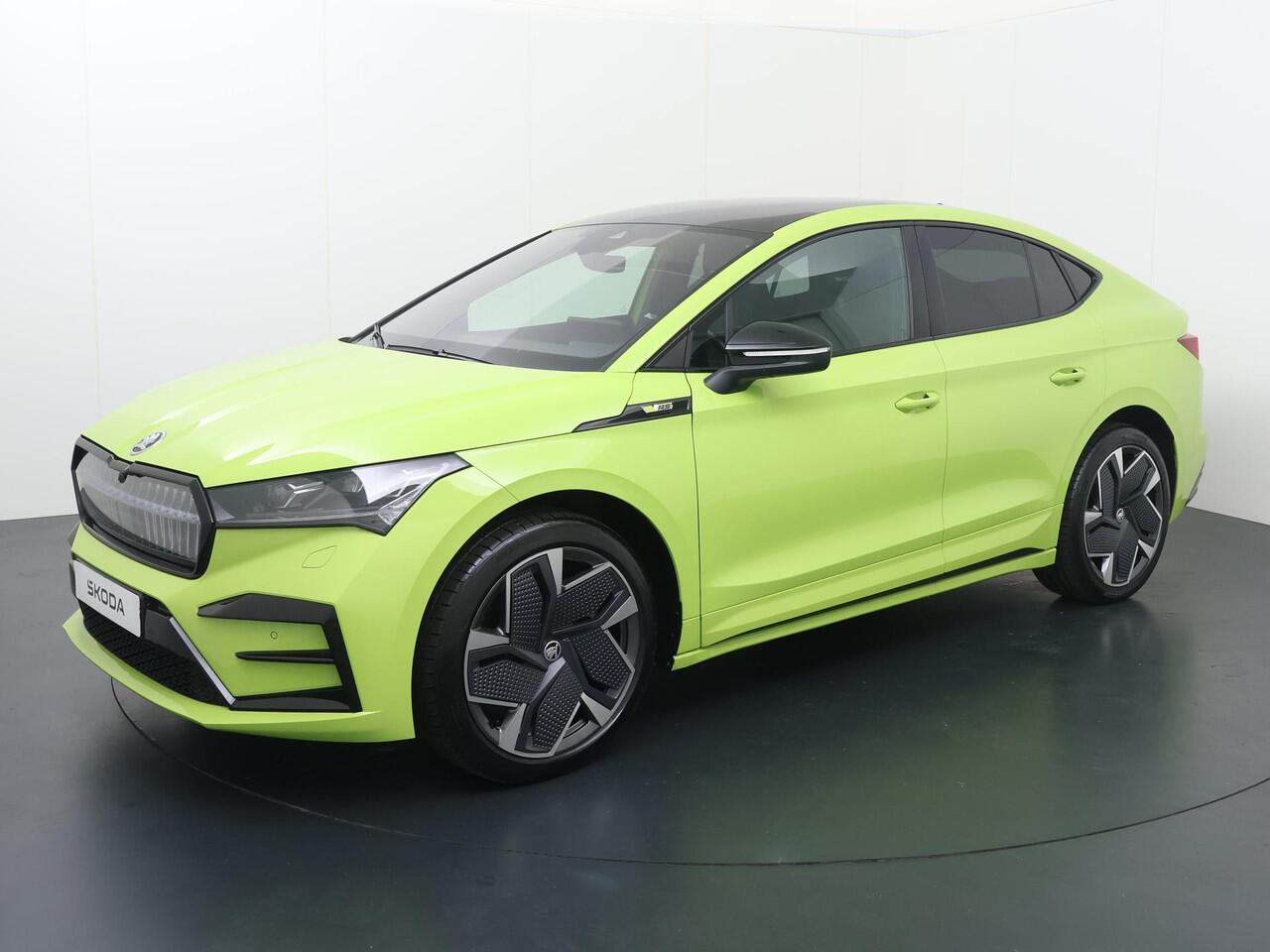 Skoda Enyaq iV Coupé 80 RS | 299 PK | Trekhaak | Warmtepomp | Panoramadak | Canton audiosysteem | 360 graden camera | Crystal Lighting grill |