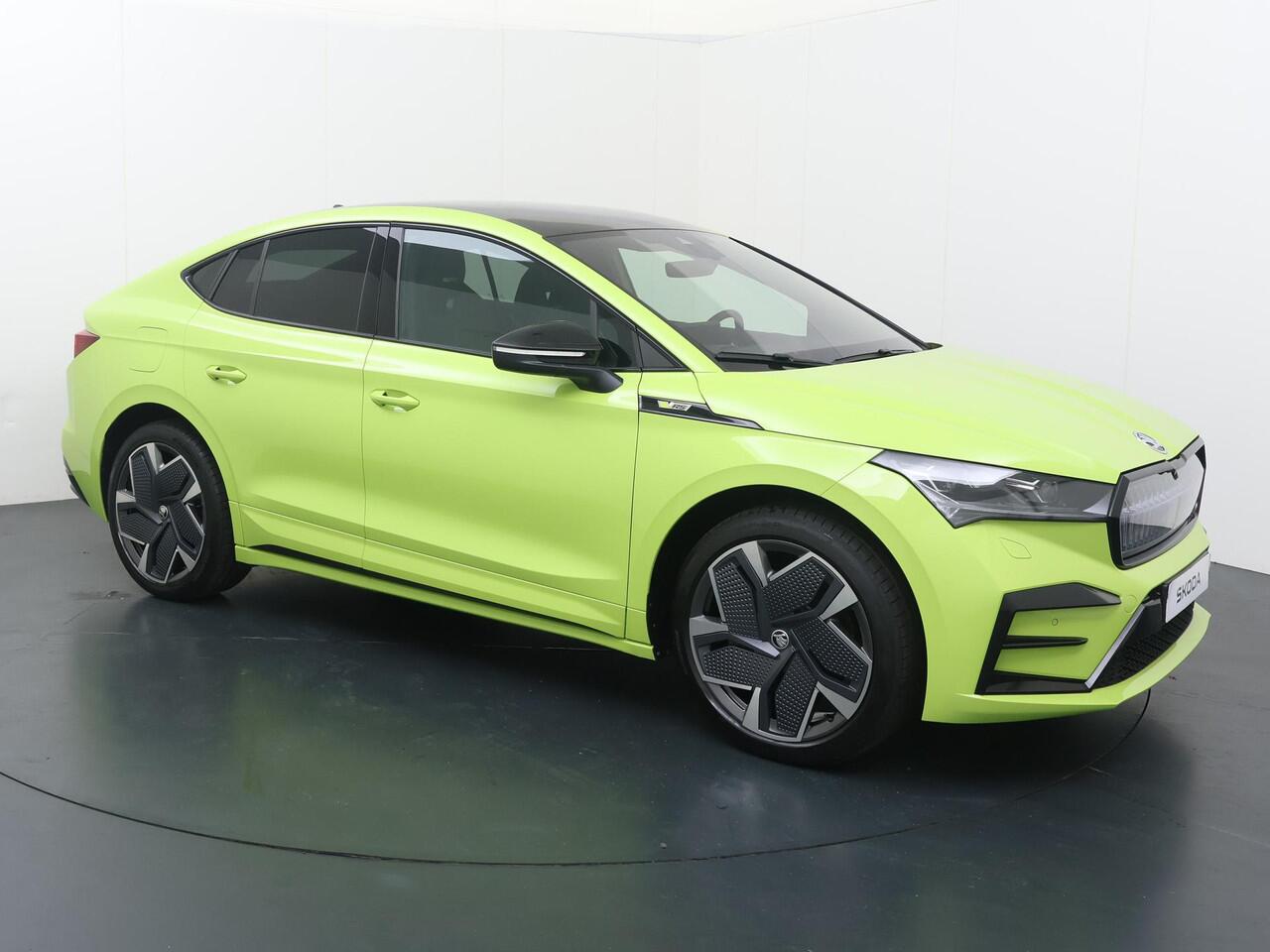 Skoda Enyaq iV Coupé 80 RS | 299 PK | Trekhaak | Warmtepomp | Panoramadak | Canton audiosysteem | 360 graden camera | Crystal Lighting grill |