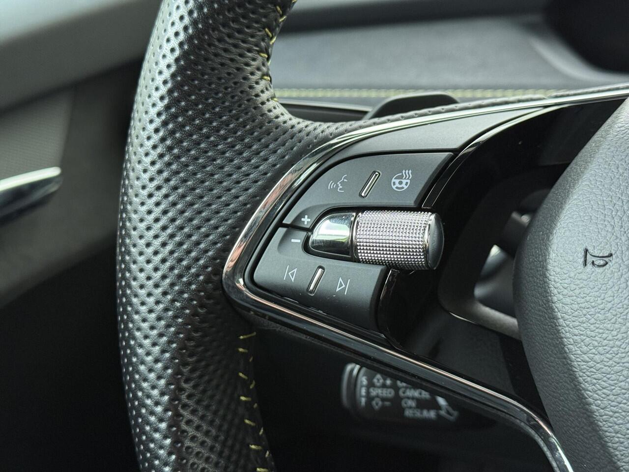 Skoda Enyaq iV Coupé 80 RS | 299 PK | Trekhaak | Warmtepomp | Panoramadak | Canton audiosysteem | 360 graden camera | Crystal Lighting grill |