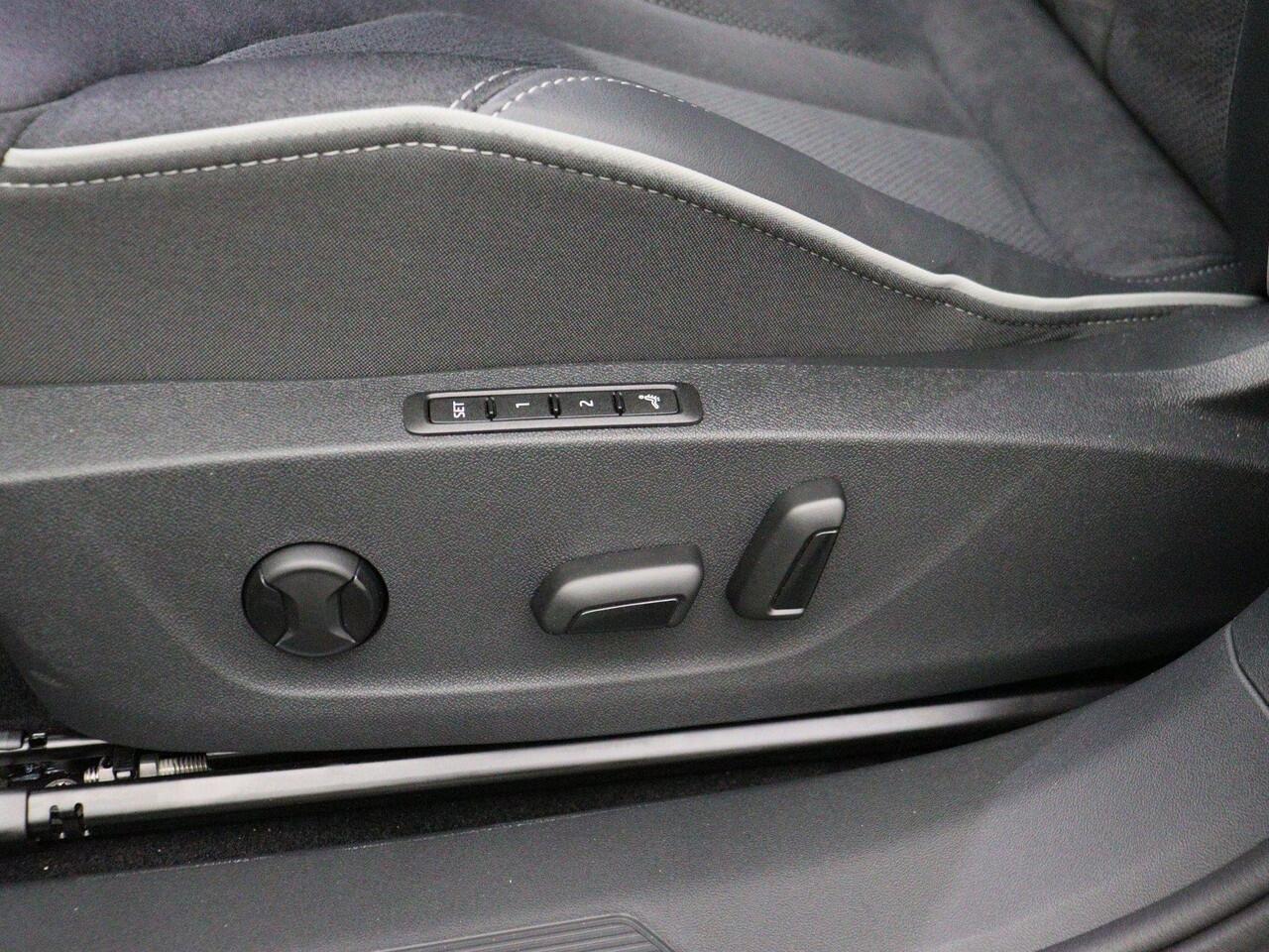 Skoda Enyaq iV Coupé 60 Sportline 204pk Automaat Adaptive cruise control, Achteruitrijcamera, Panoramadak, Navigatie, Stuurwiel verwarmd, Stoelverwarming, LED matrix koplampen, Parkeersensoren