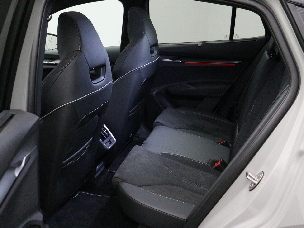 Skoda Enyaq iV Coupé 60 Sportline 204pk Automaat Adaptive cruise control, Achteruitrijcamera, Panoramadak, Navigatie, Stuurwiel verwarmd, Stoelverwarming, LED matrix koplampen, Parkeersensoren