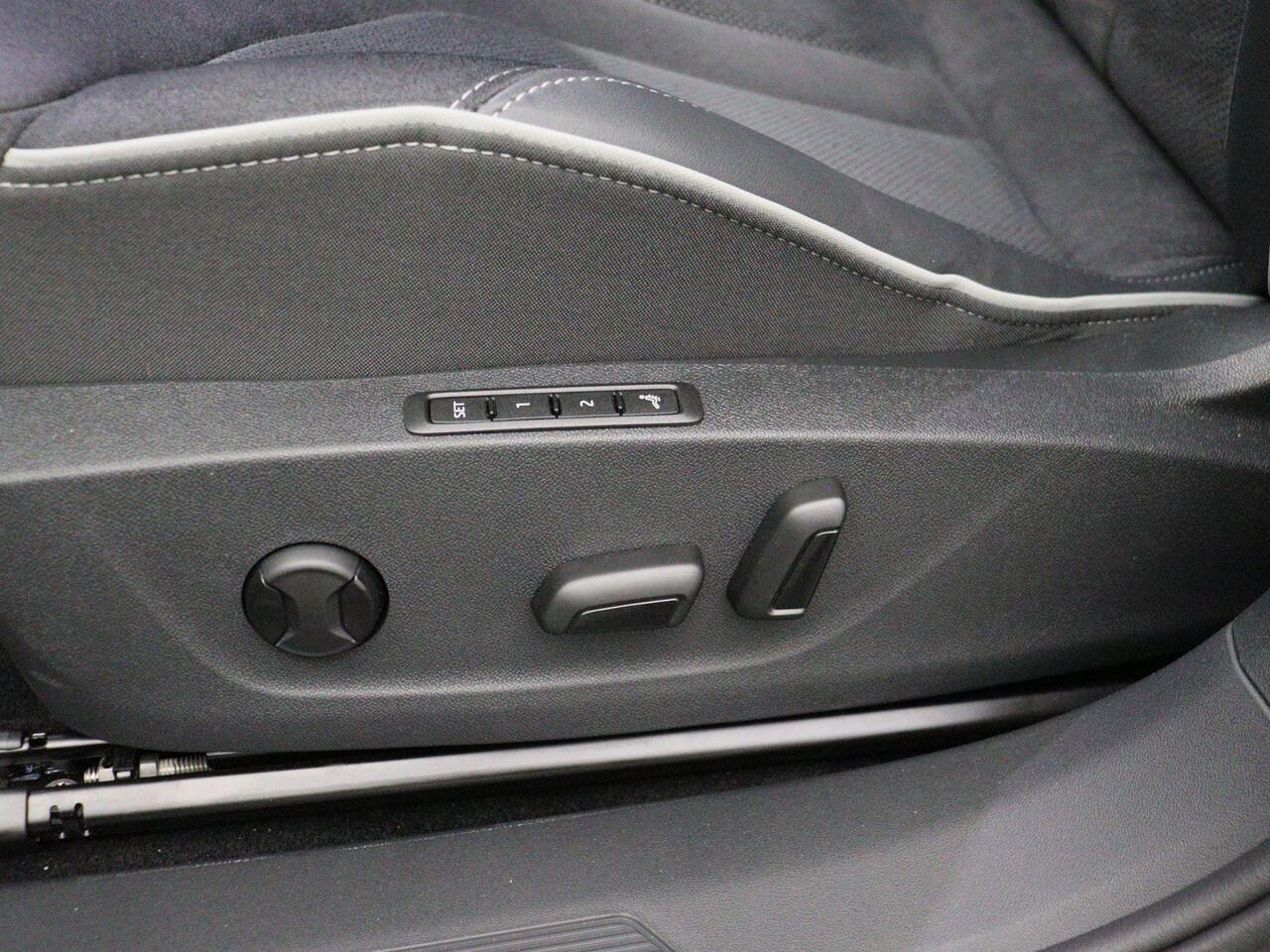 Skoda Enyaq iV Coupé 60 Sportline 204pk Automaat Adaptive cruise control, Achteruitrijcamera, Panoramadak, Navigatie, Stuurwiel verwarmd, Stoelverwarming, LED matrix koplampen, Parkeersensoren