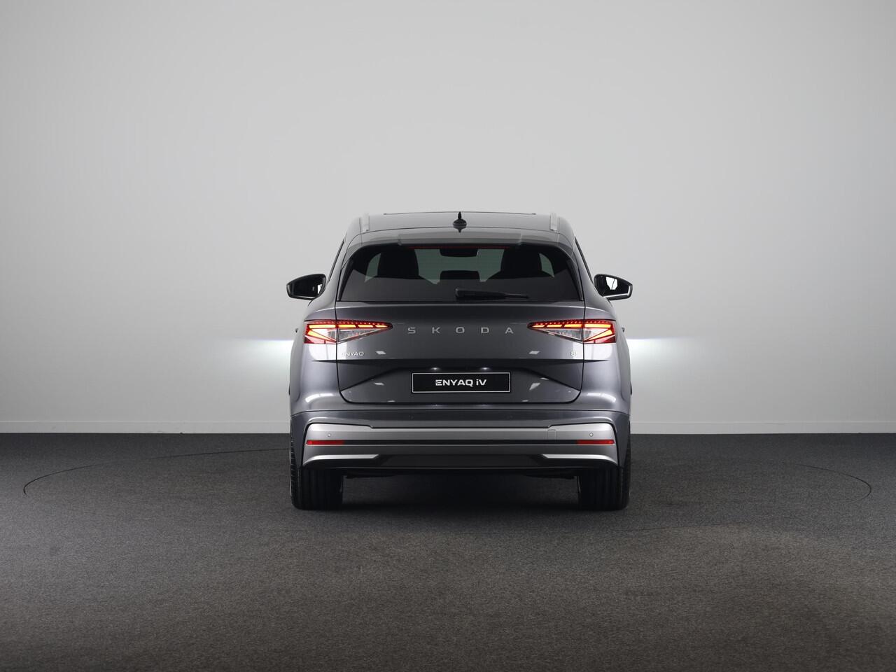 Skoda Enyaq iV 85 Business Edition 286 pk | Panoramadak | Lederen bekleding | Wegklapbare trekhaak | 20 inch lichtmetalen velgen