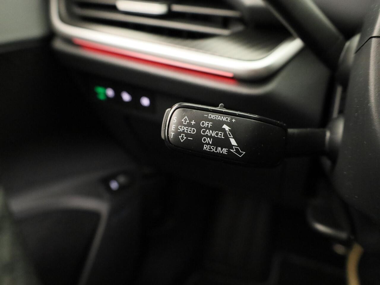 Skoda Enyaq iV 60 Sportline 204pk | Panoramadak | Light Band | Head up | Canton Sound | Elek. stoel | Adaptive Cruise | Blind spot