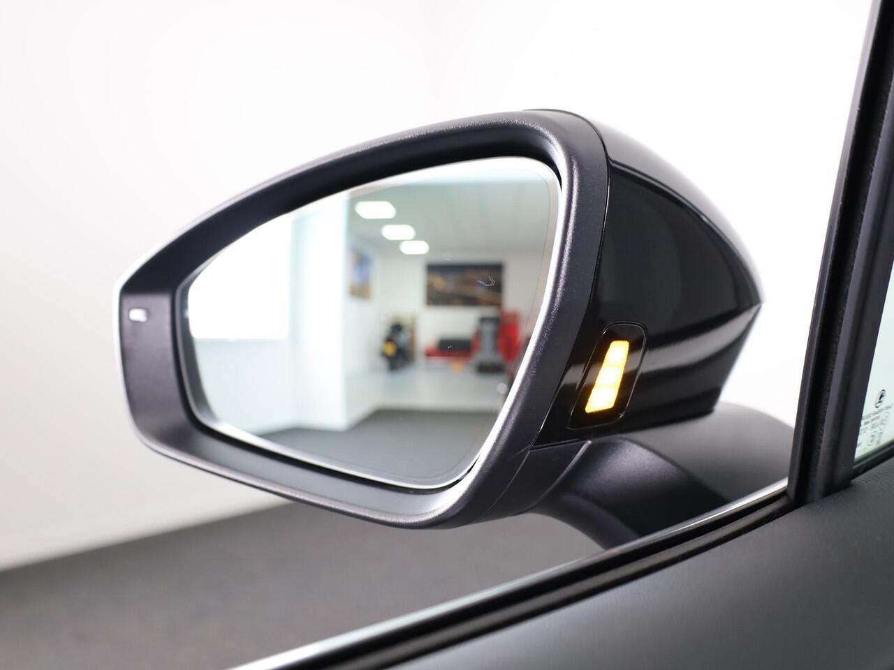 Skoda Enyaq iV 85 Business Edition 286pk | Elektrische stoel | Blind Spot | Adaptive Cruise Control | Navigatie | Camera | Bumpers in carroserie kleur