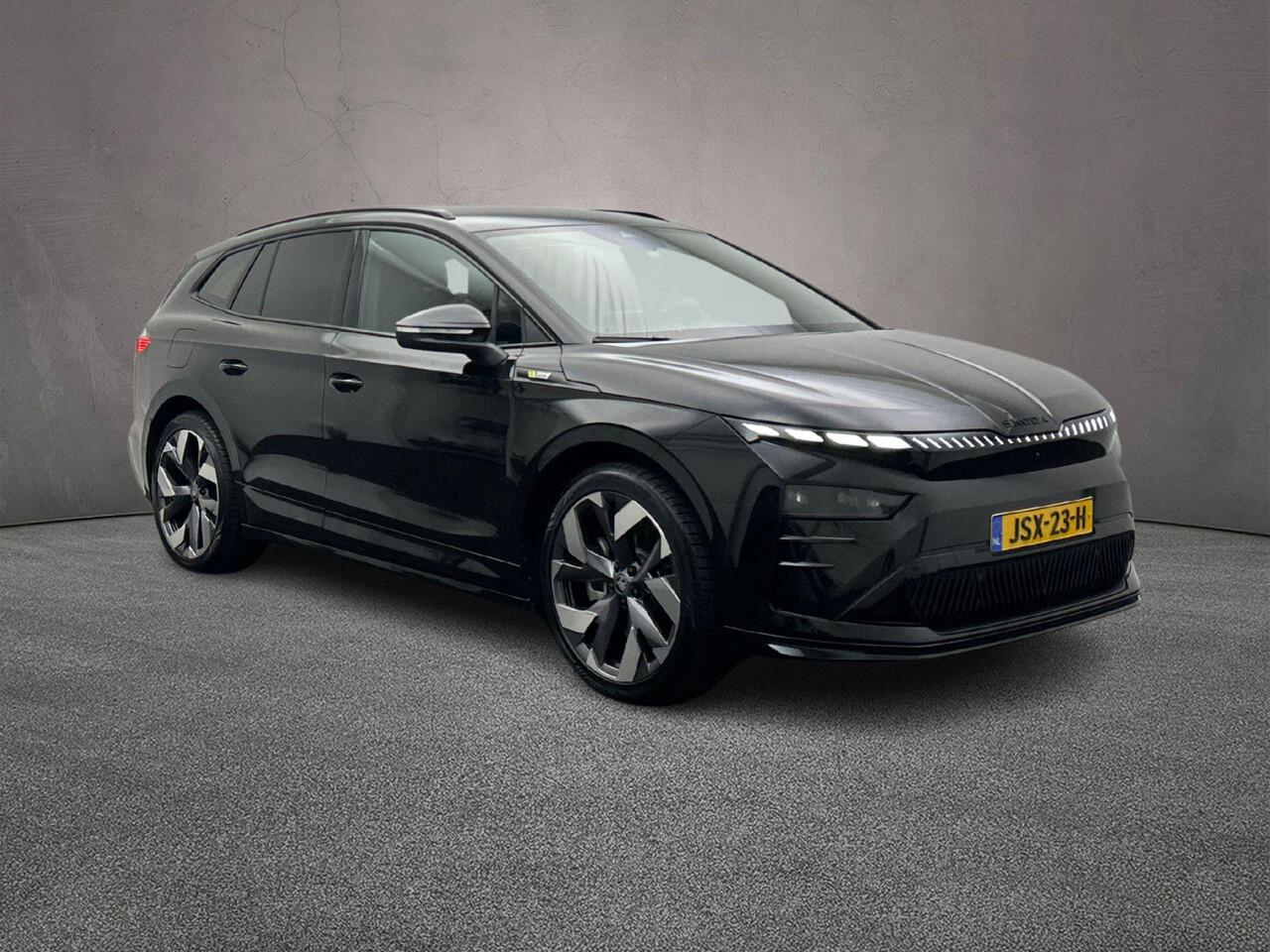 Skoda Enyaq iV 85X RS 340pk Automaat Trekhaak, 1.800 kg trekgewicht, Adaptive cruise control, LED matrix koplampen, Achteruitrijcamera, Stuurwiel verwarmd, Stoelverwarming