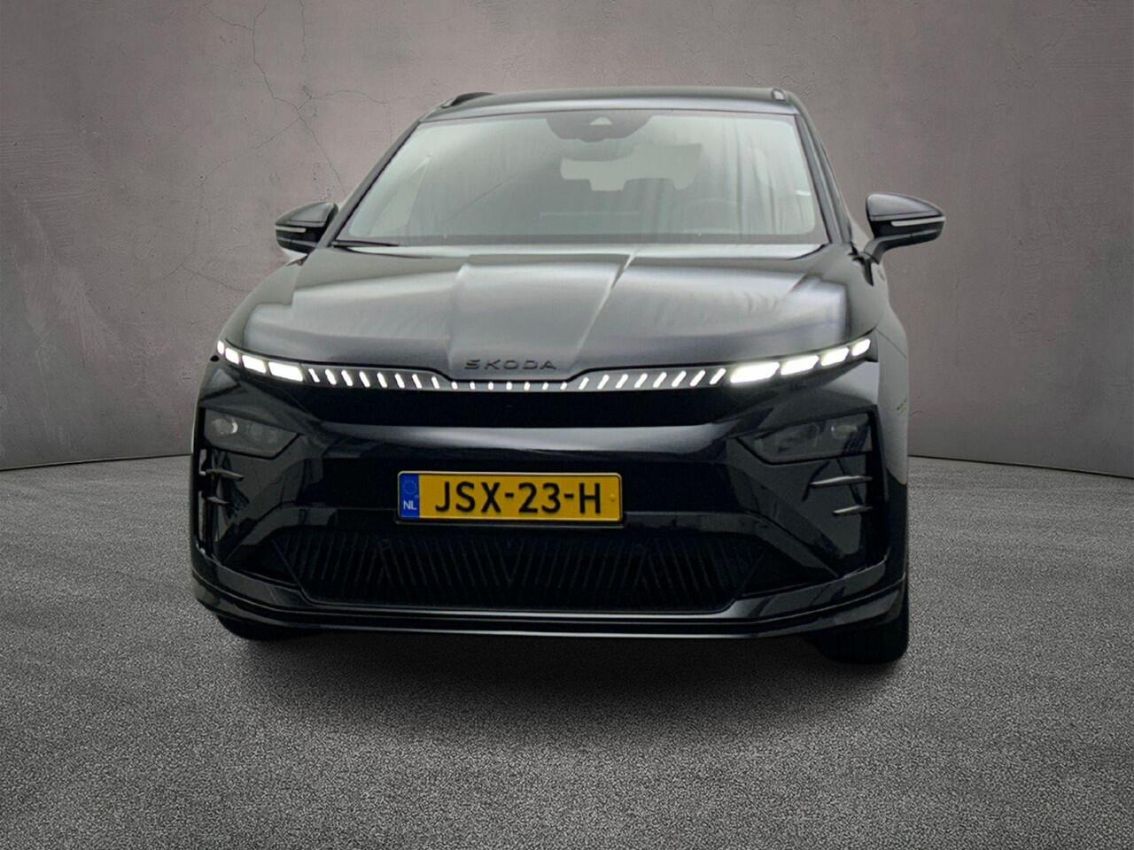 Skoda Enyaq iV 85X RS 340pk Automaat Trekhaak, 1.800 kg trekgewicht, Adaptive cruise control, LED matrix koplampen, Achteruitrijcamera, Stuurwiel verwarmd, Stoelverwarming