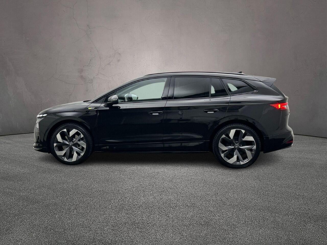 Skoda Enyaq iV 85X RS 340pk Automaat Trekhaak, 1.800 kg trekgewicht, Adaptive cruise control, LED matrix koplampen, Achteruitrijcamera, Stuurwiel verwarmd, Stoelverwarming