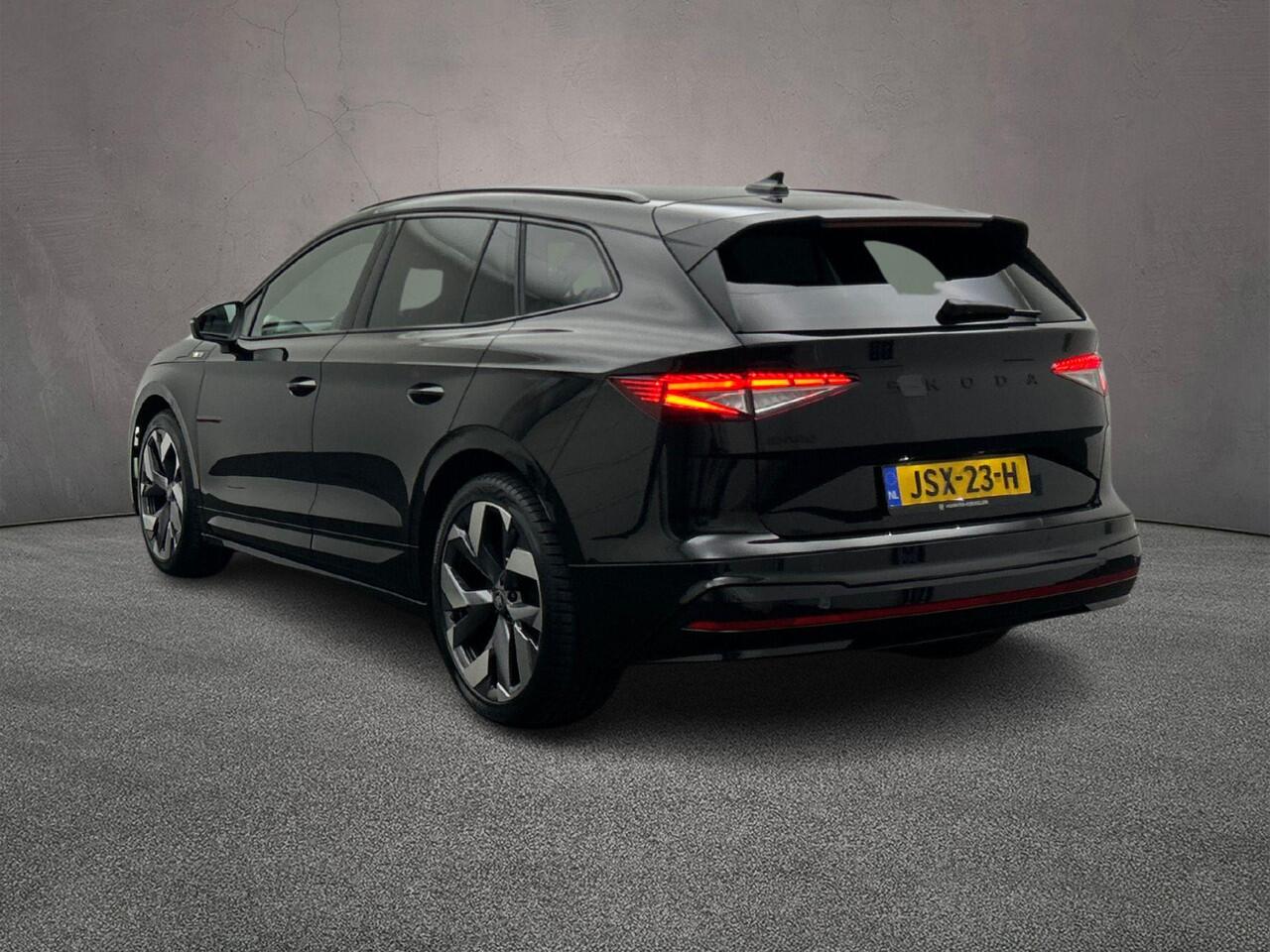 Skoda Enyaq iV 85X RS 340pk Automaat Trekhaak, 1.800 kg trekgewicht, Adaptive cruise control, LED matrix koplampen, Achteruitrijcamera, Stuurwiel verwarmd, Stoelverwarming