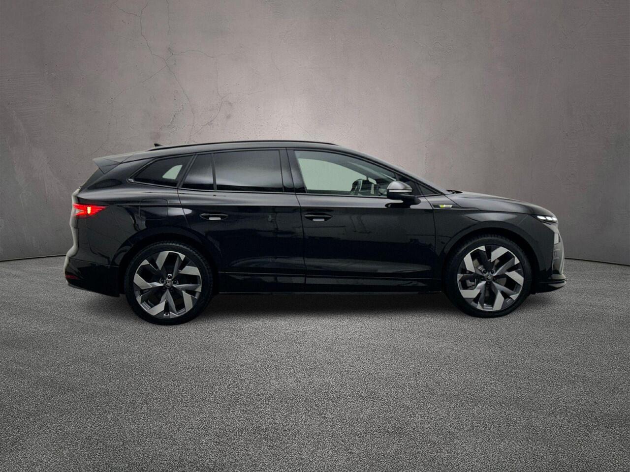 Skoda Enyaq iV 85X RS 340pk Automaat Trekhaak, 1.800 kg trekgewicht, Adaptive cruise control, LED matrix koplampen, Achteruitrijcamera, Stuurwiel verwarmd, Stoelverwarming