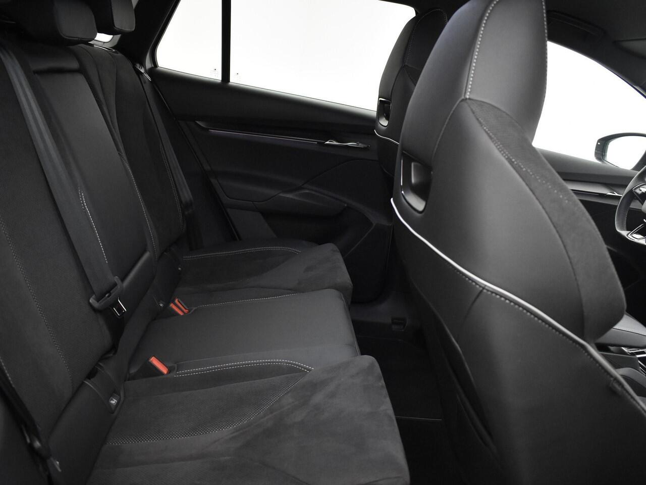 Skoda Enyaq iV 85 Sportline | Trekhaak | Upgrade pakket Advanced | Panoramadak