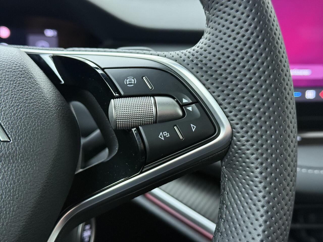 Skoda Enyaq iV Coupé 85 Sportline Elektromotor 286 PK | Trekhaak | Stoelverwarming voor en achter | Head-Up Display | Canton sound systeem |