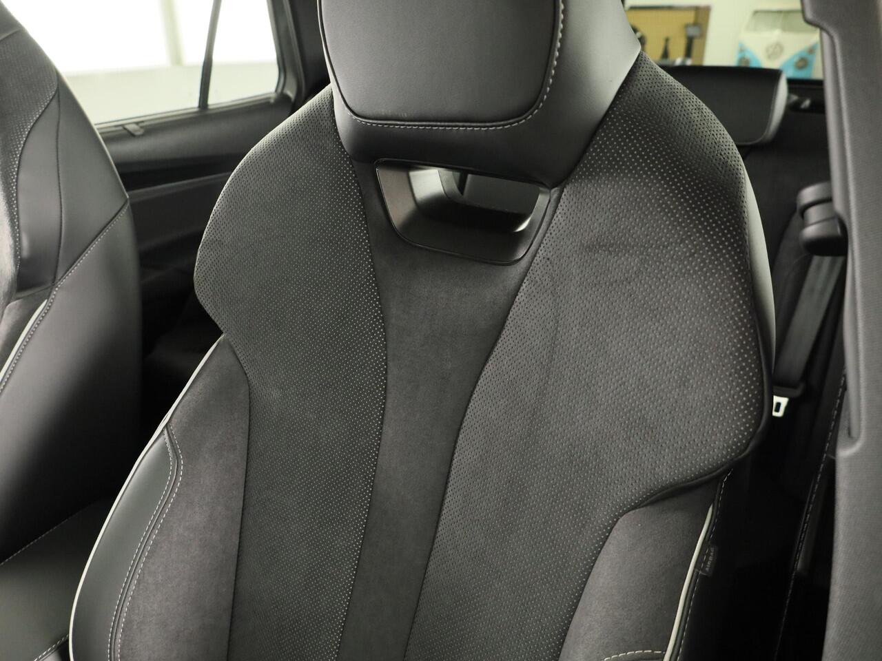 Skoda Enyaq iV 60 Sportline 204pk | Panoramadak |