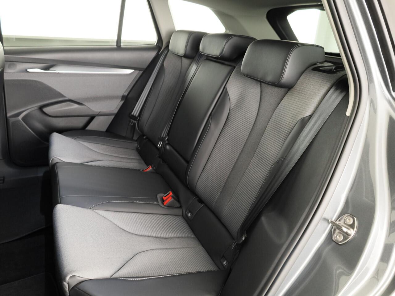 Skoda Enyaq iV 60 Selection 204pk | Blind Spot | Adaptive Cruise | Elek. achterklep | Navigatie | Camera |