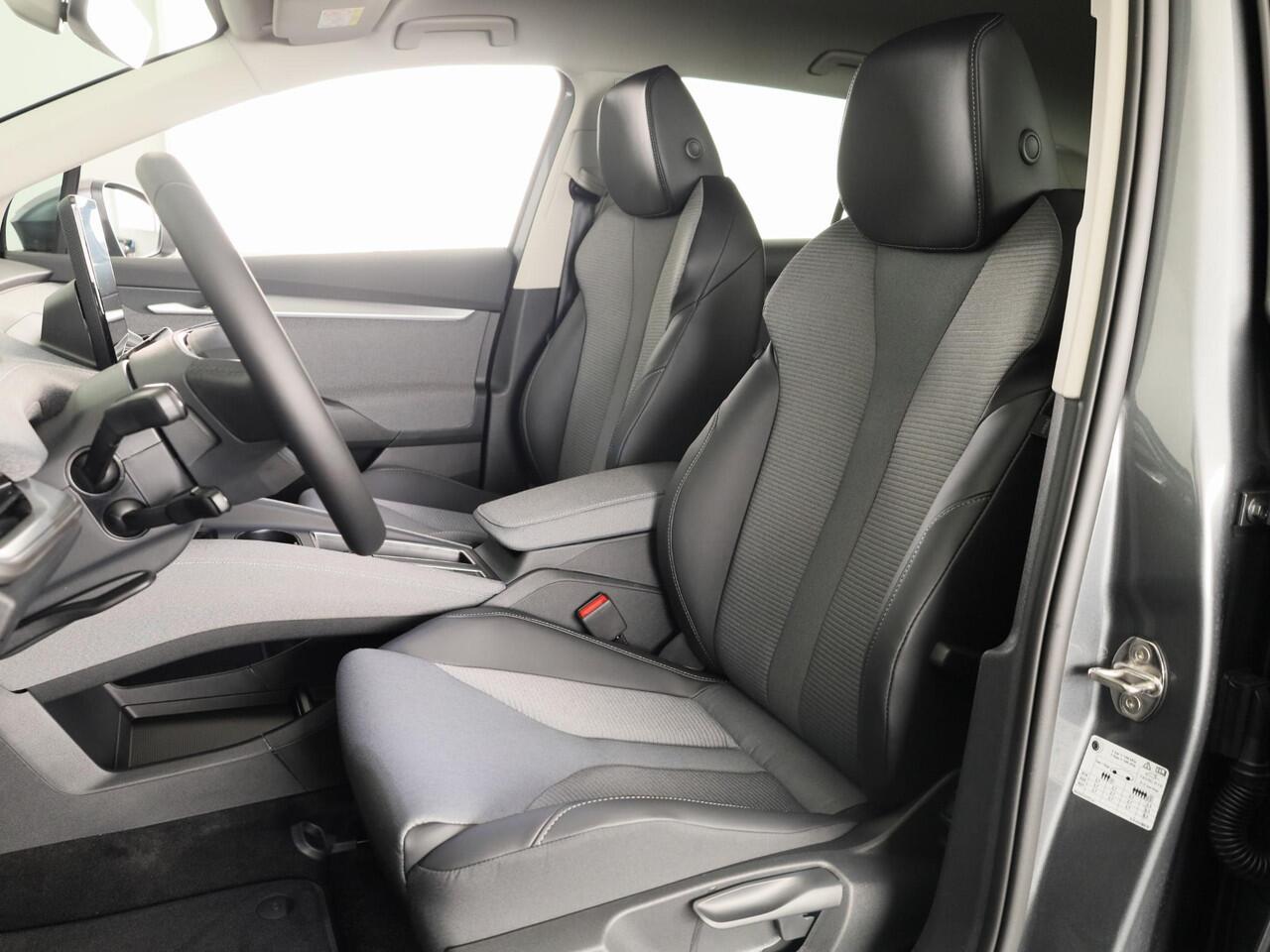 Skoda Enyaq iV 60 Selection 204pk | Blind Spot | Adaptive Cruise | Elek. achterklep | Navigatie | Camera |