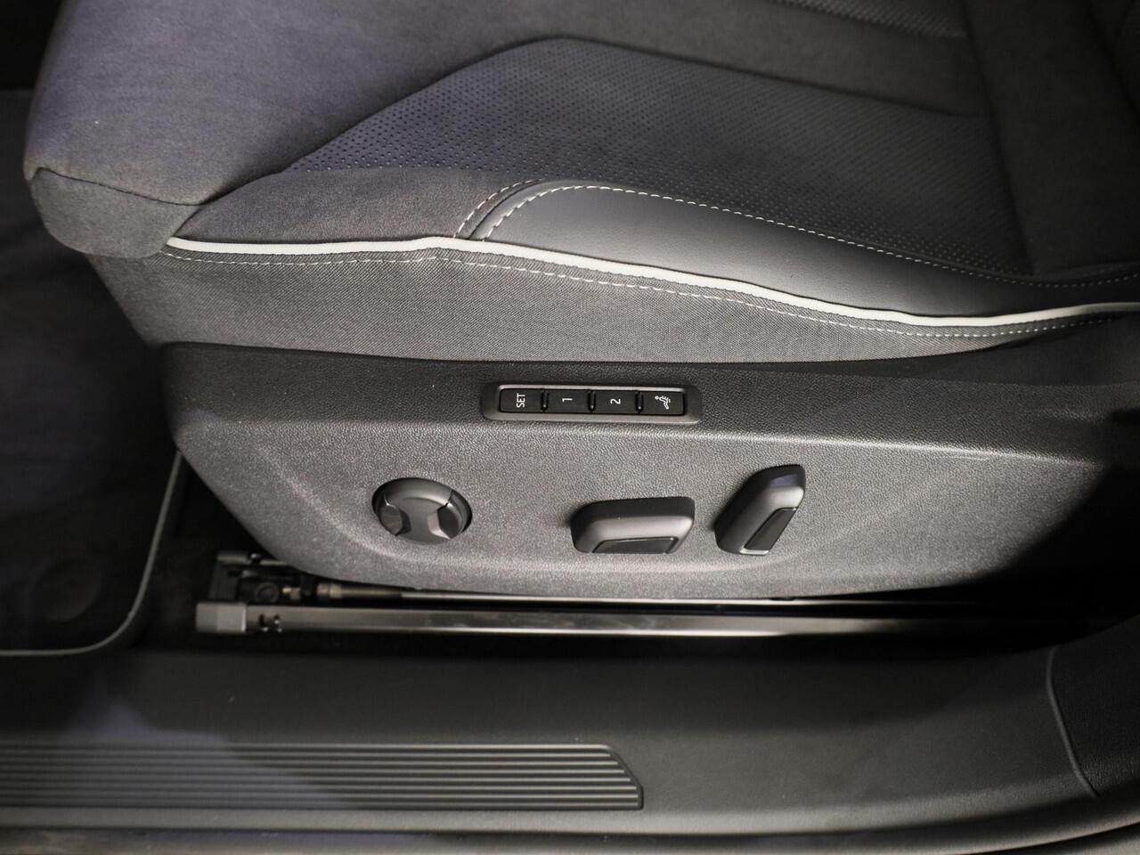 Skoda Enyaq iV 60 Sportline 204pk | Panoramadak | 20 inch | Sportstoelen | Adaptive Cruise | Blind Spot