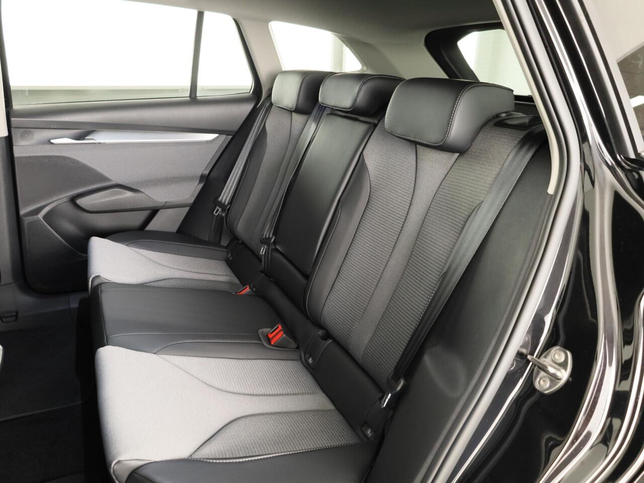 Skoda Enyaq iV 60 Selection 204pk | Adptive Cruise Control | Blind Spot | Carplay