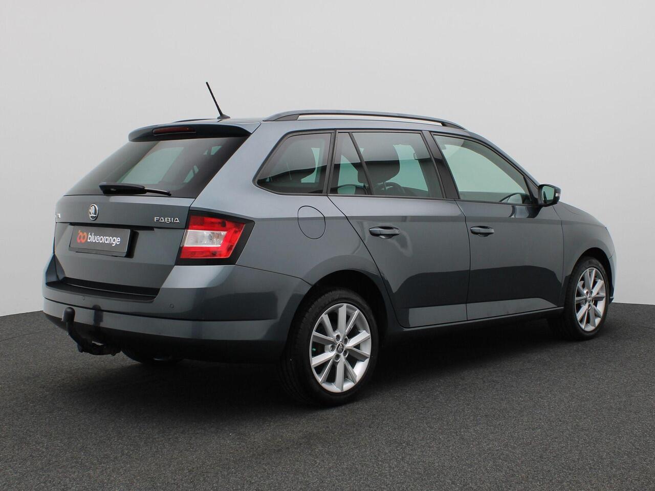 Skoda FABIA Combi 1.0 TSI Clever 95PK Trekhaak, Stoelverwarming, Climate control, Cruise control, Parkeersensoren achter, Navi, 16" LM Velgen