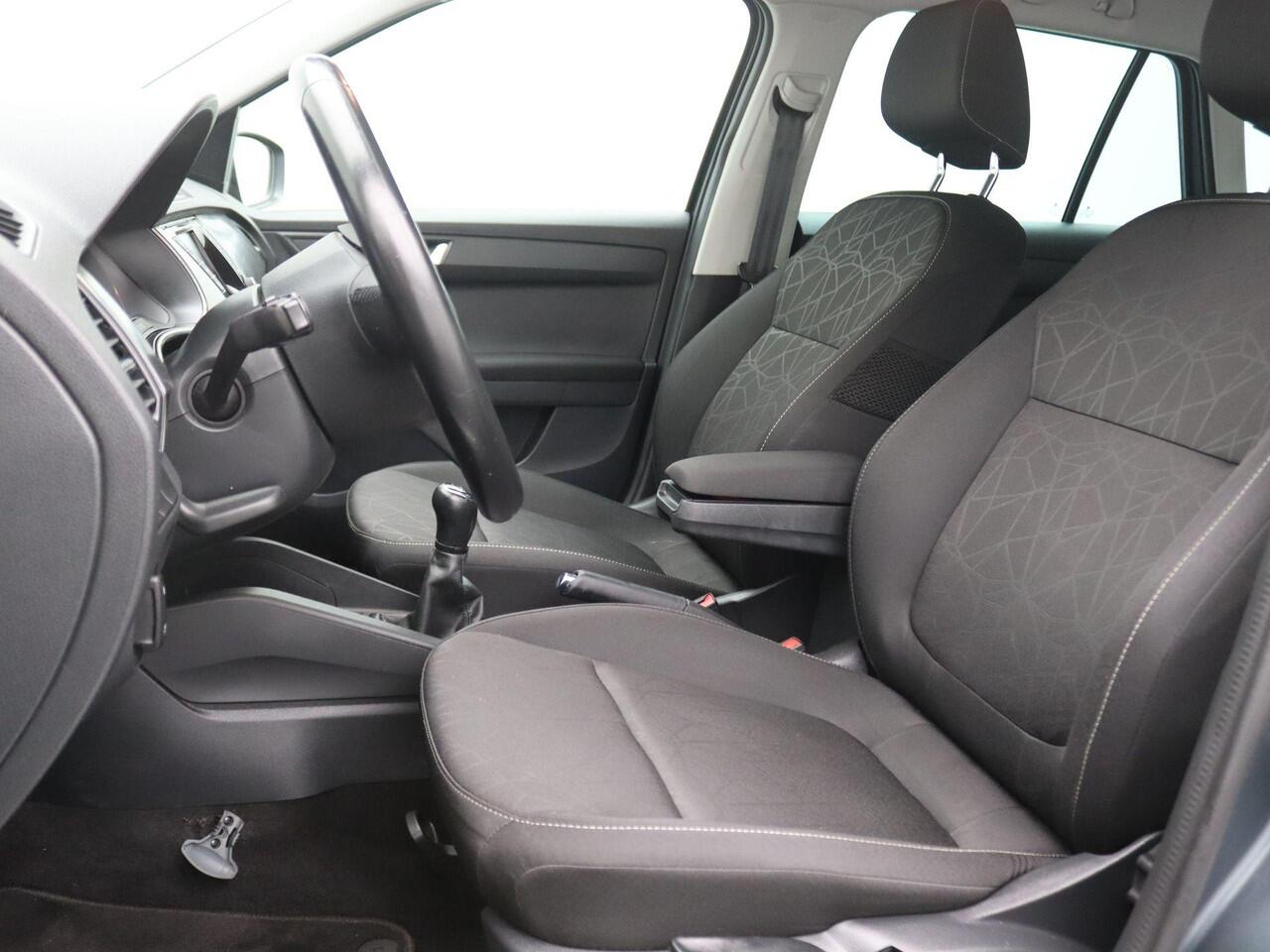 Skoda FABIA Combi 1.0 TSI Clever 95PK Trekhaak, Stoelverwarming, Climate control, Cruise control, Parkeersensoren achter, Navi, 16" LM Velgen