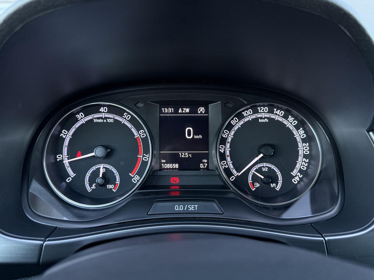 Skoda FABIA Combi 1.0 Business Edition ?Nieuw Model ?Apple Carplay & Android Auto ?Navigatie ?Climate ?Stoelverwarming ?Cruise ?Parkeersensoren ?Lichtmetaal