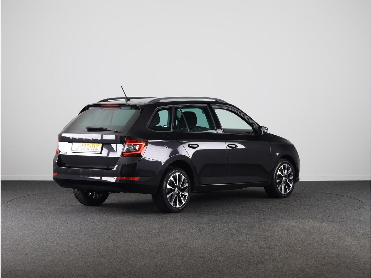 Skoda FABIA Combi 1.0 TSI Business Edition 95 pk | Navigatie via App | Parkeersensoren | Apple Carplay/Android Auto | Cruise control | Stoelverwarming |