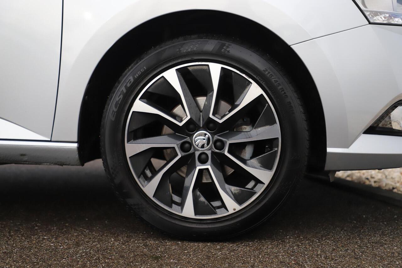 Skoda FABIA Combi 1.0 TSI Business Edition 95PK 16 inch LMV Navigatie Carplay LED Cruise Control