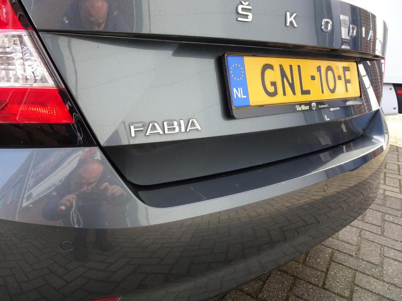 Skoda FABIA 1.0 TSI Style Cruise control | Apple CarPlay | Keyless start/ parkeer sensoren