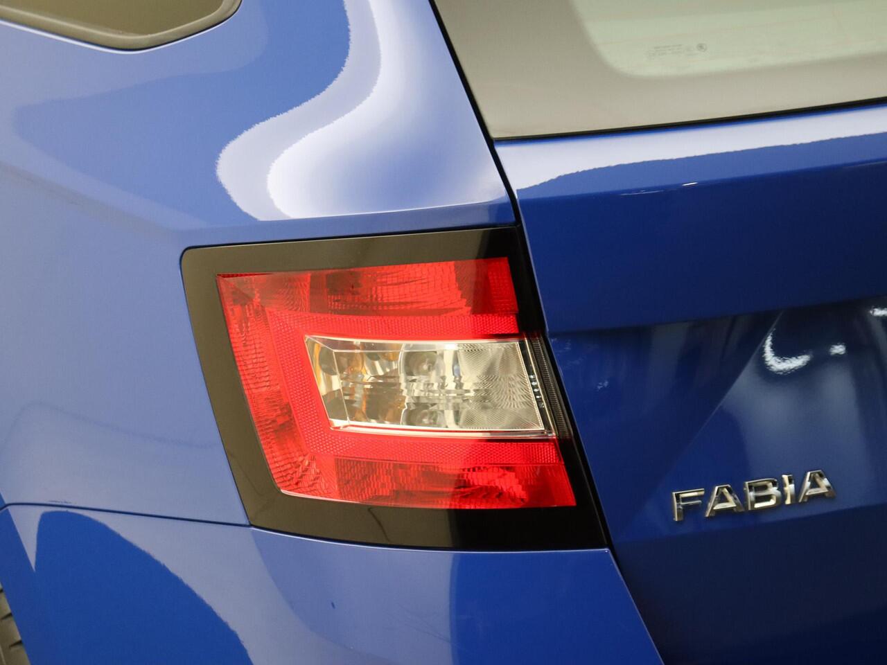 Skoda FABIA Combi 1.0 TSI Active | Trekhaak | Cruise control | Airco | Bluetooth | Verwarmbare buitenspiegels |