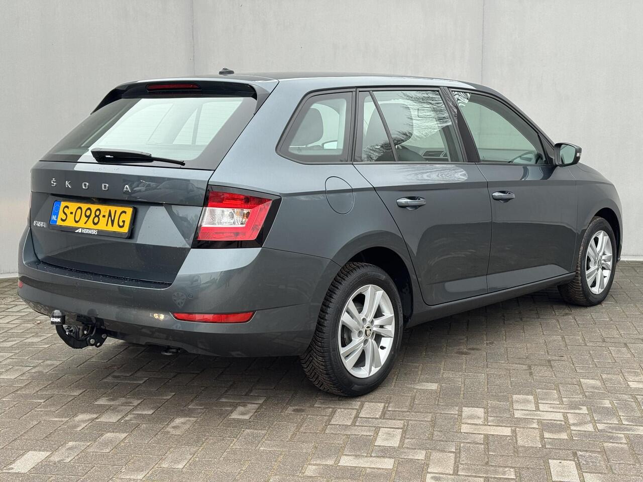 Skoda FABIA Combi 1.0 TSI Ambition / Lichtmetalen Velgen / Achteruitrijcamera met Parkeersensoren / Cruise Control / All Season banden / Trekhaak (1000 kg trekgewicht)/
