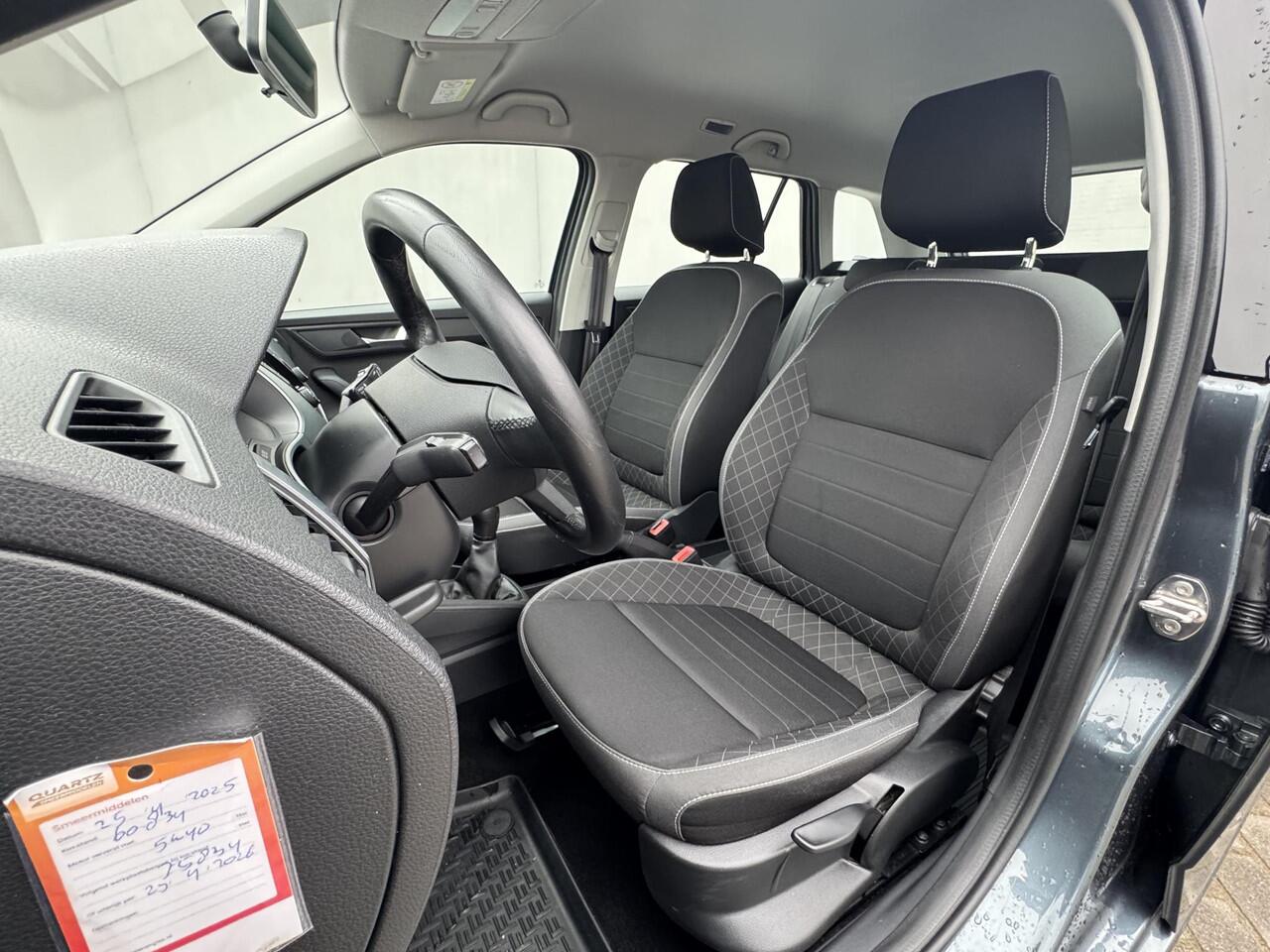 Skoda FABIA Combi 1.0 TSI Ambition / Lichtmetalen Velgen / Achteruitrijcamera met Parkeersensoren / Cruise Control / All Season banden / Trekhaak (1000 kg trekgewicht)/